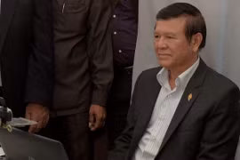Quyền Chủ tịch CNRP Kem Sokha đăng ký bầu cử địa phương ở Phnom Penh ngày 5/10 vừa qua. (Ảnh: AFP/TTXVN)
