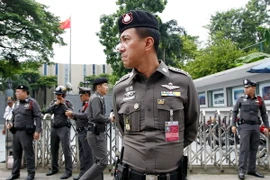 Cảnh sát Thái Lan làm nhiệm vụ tại thủ đô Bangkok ngày 5/10 vừa qua. (Ảnh: EPA/TTXVN)