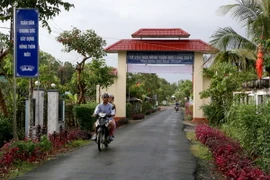 Đường giao thông xã nông thôn mới. (Ảnh: Duy Khương/TTXVN)