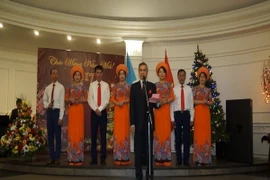 Đại sứ Việt Nam tại Ukraine Nguyễn Minh Trí phát biểu tại buổi tiếp. (Ảnh: Lê Vinh/Vietnam+)