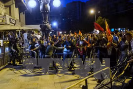 Người dân Macedonia biểu tình tại Skopje ngày 14/4. (Nguồn: AFP/TTXVN) 