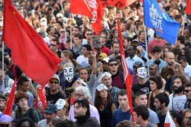 Biểu tình ở thủ đô Rome của Italy phản đối việc cắt giảm các chương trình phúc lợi xã hội và vấn đề thiếu nhà ở dành cho người thu nhập thấp. (Nguồn: AFP/TTXVN)