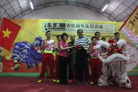 Đội múa Lân Tinh Anh Đường của Việt Nam trước khi thi đấu. (Ảnh: PV Vietnam+)