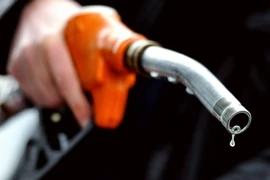 Giá dầu biến động ngược chiều nhau tại thị trường châu Á