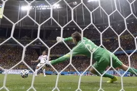 CĐV Việt "phát cuồng" với thủ thành Costa Rica và Hà Lan