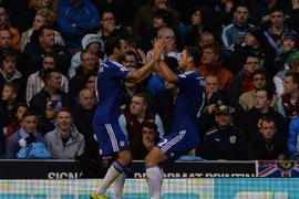 Chelsea khởi đầu như mơ ở Premier League, Barca ra mắt Suarez