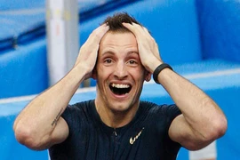 Renaud Lavillenie phá kỷ lục 21 năm của Sergei Bubka