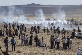 Người Kurd ở Syria vượt biên vào Thổ Nhĩ Kỳ để trốn IS