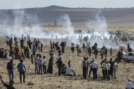 Người Kurd ở Syria vượt biên vào Thổ Nhĩ Kỳ để trốn IS