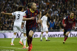 Chùm ảnh Barcelona "đánh sập" pháo đài Bernabeu của Real