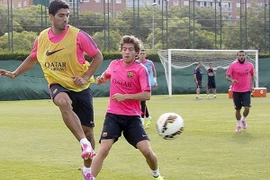Luis Suarez đưa CLB Barcelona "lên mây" sau buổi tập đầu tiên