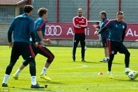 Tin hot 1/4: Bayern lộ điểm yếu, Wenger chỉ bảo Moyes