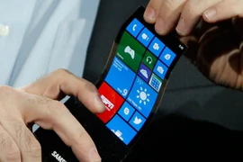 Samsung bí mật “khoe” màn hình uốn dẻo smartphone