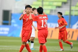 Đại thắng Hong Kong 5-0, tuyển nữ Việt Nam tái ngộ Thái Lan