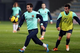 Clip Messi ghi bàn tuyệt đỉnh từ phía sau khung thành