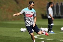 Cristiano Ronaldo sẵn sàng “xé nát” mành lưới tuyển Đức