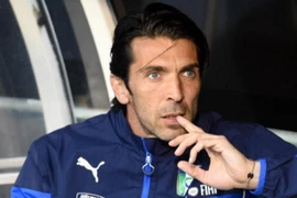Buffon chính thức lỡ đại chiến với Anh, Suarez ngồi ngoài