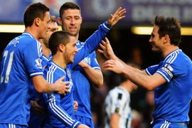 Kết quả: Chelsea lên ngôi đầu, Man City gây thất vọng