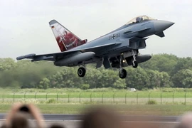 Viên chức quốc phòng Đức tự ký hóa đơn 55 triệu euro