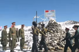 Hàng trăm binh sỹ Trung Quốc và Ấn Độ đối đầu ở Himalaya