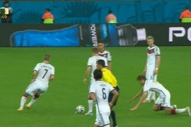 Đức đã từng tập pha dàn xếp đá phạt "thảm họa" nhiều lần