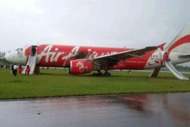 Một máy bay của AirAsia trượt khỏi đường băng khi hạ cánh