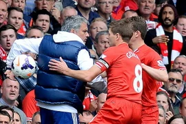 HLV Jose Mourinho nói gì sau khi hạ Liverpool ở Anfield?