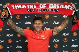 CLB Manchester United hân hoan ra mắt tân binh Marcos Rojo