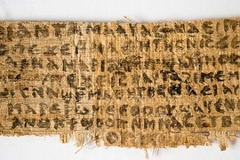 Tấm giấy cổ viết về vợ của Chúa Jesus không phải đồ giả