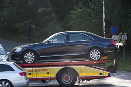 Xe ôtô chở Nhà Vua Thụy Điển Carl Gustaf XVI gặp tai nạn