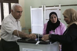 Ai Cập kéo dài cuộc bầu cử tổng thống thêm một ngày