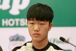Thủ quân tuyển U19 Việt Nam lạnh lùng trước máy ảnh