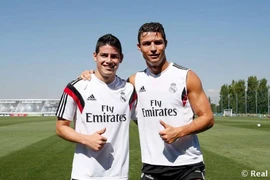 Cristiano Ronaldo thân thiện với tân binh James Rodriguez