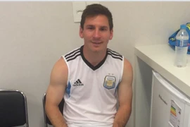 FIFA bất ngờ kiểm tra doping với Messi sau "đại chiến" Hà Lan
