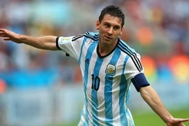 Lionel Messi san bằng kỷ lục của huyền thoại Diego Maradona