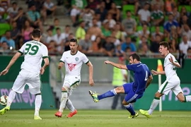 [Video] Cận cảnh màn độc diễn ghi bàn tuyệt đẹp của Fabregas