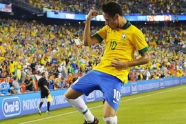 Neymar lập "siêu phẩm" mừng băng thủ quân đội tuyển Brazil