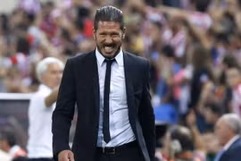 HLV Diego Simeone nhận án treo kỷ lục vì... vỗ đầu trọng tài