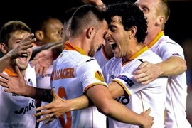 Europa League: Valencia ngược dòng "thần kỳ" vào bán kết