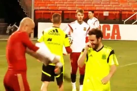 [Video] David De Gea bất lực với "cú đúp panenka" của Ramos