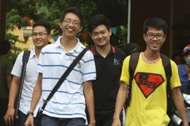 Thí sinh thoải mái tâm lý làm bài thi môn Hóa học, Ngữ Văn