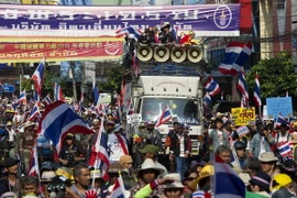 Người biểu tình bao vây Tòa nhà Chính phủ Thái Lan