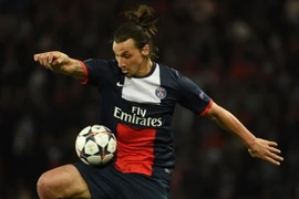 Tin 3/4: Ibra chấn thương nặng, van Nistelrooy đến Việt Nam