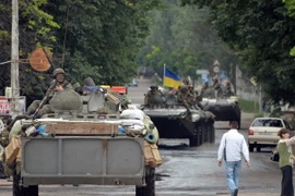 Hàng loạt xe tăng và xe bọc thép tập trung ở phía Nam Donetsk