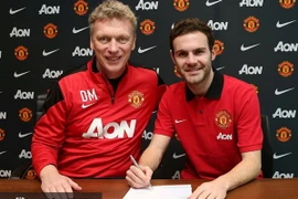 Juan Mata chính thức gia nhập Man United với giá kỷ lục