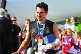 Chuyển nhượng 10/8: Arsenal "cướp hàng" M.U, Lopez rời Real?