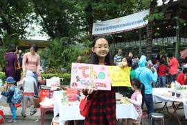 Hội sách diễn ra sáng nay (30/10) tại Đại học Sư phạm Hà Nội. (Ảnh: Lê Thu Hà/Vietnam+)