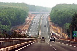 Một đoạn trên tuyến đường cao tốc Thành phố Hồ Chí Minh-Long Thành-Dầu Giây. (Ảnh: Tràng Dương/TTXVN)