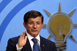 Thủ tướng Thổ Nhĩ Kỳ Ahmet Davutoglu tại cuộc họp báo ở Ankara ngày 17/8. (Nguồn: AFP/TTXVN)