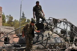 Binh sỹ người Kurd làm nhiệm vụ tại khu vực ngoại ô Al-Nashwa, tỉnh Hasakeh ngày 26/7. (Nguồn: AFP/TTXVN)